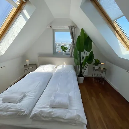 דירה Fully Furnished With Shared Kitchen And Bathroom7 *