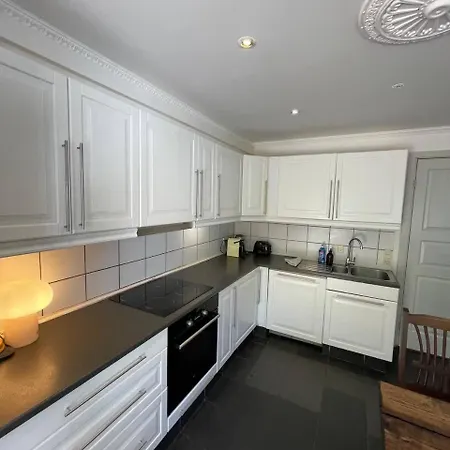 Fully Furnished With Shared Kitchen And Bathroom7 Appartement *